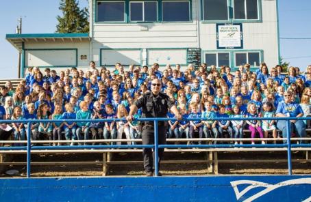Officer Badal with the Pilot Rock Elementary School